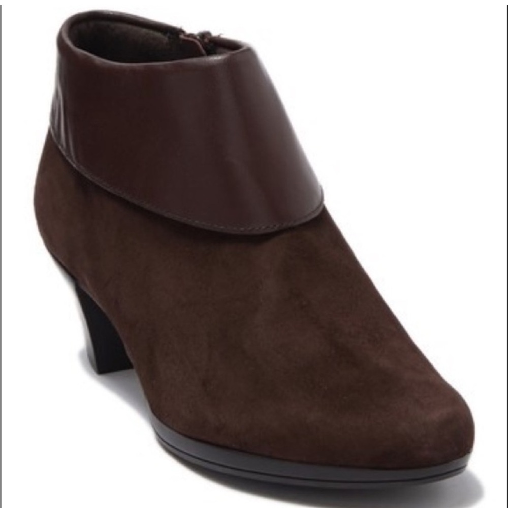 Munro Brown Suede Leather Grace Ankle Booties